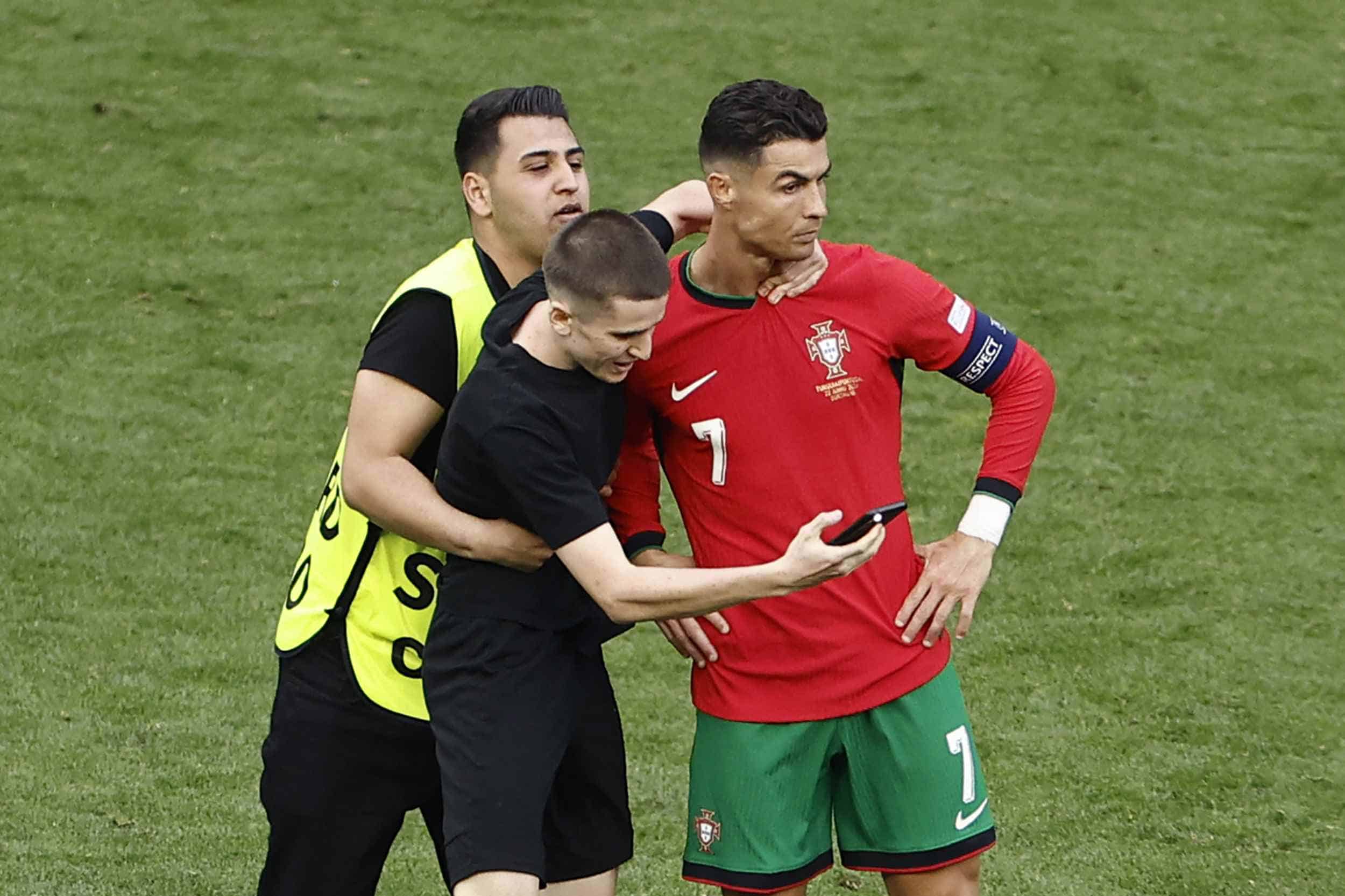 Portugal acelera en el infierno turco y enfila los octavos de la Eurocopa