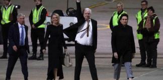 Julian Assange vuelve a Australia tras recobrar la libertad