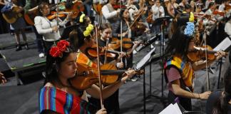 Una nueva generación de mujeres mariachis reivindica su papel en la música mexicana