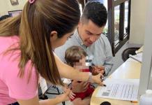 Primer pareja homoparental en México que logra registro de sus hijos de vientre subrogado compartió su experiencia en Café en la Ciénega