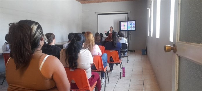 Imparten conferencia en la Biblioteca Pública Municipal “Vida Sexual Responsable” a estudiantes de preparatoria