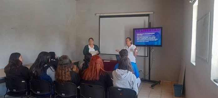 Imparten conferencia en la Biblioteca Pública Municipal “Vida Sexual Responsable” a estudiantes de preparatoria