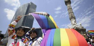 Multitudinaria marcha por los derechos LGBT en Ciudad de México