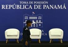 Mulino asume el poder en Panamá desafiado por la economía y crisis migratoria