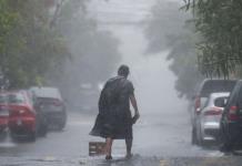 El ciclón Chris se degrada a depresión tropical pero causa lluvias al pasar sobre México