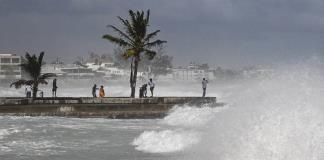 Beryl, elevado a categoría 5, causa destrozos y un muerto en el Caribe