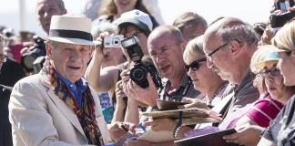 Ian McKellen no hará su gira por el Reino Unido tras la reciente caída del escenario