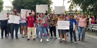 Por falta de luz, protestan y colapsan Carretera a Chapala