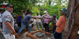 Escuela Campesina construye horno y tinaco para captar agua en Ostula, Michoacán 