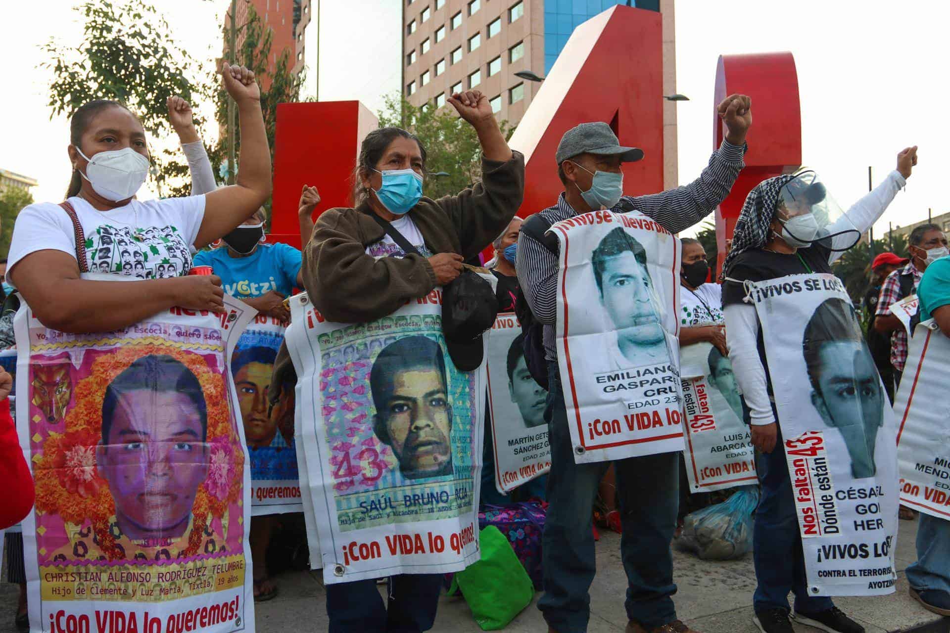 Claudia Sheinbaum cuestiona el papel del Ejército en caso Ayotzinapa