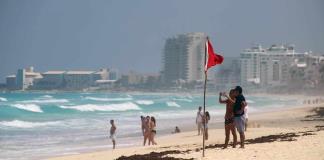 México prevé que el huracán Beryl toque tierra este jueves en la noche cerca a Tulum