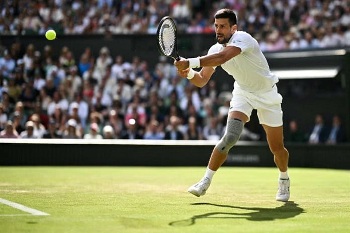 Djokovic sufre para acceder a tercera ronda en Wimbledon, Swiatek sin apuros