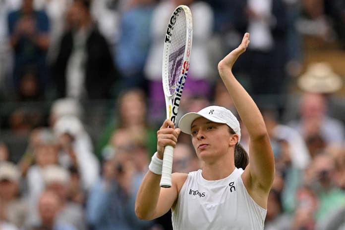 Djokovic sufre para acceder a tercera ronda en Wimbledon, Swiatek sin apuros