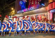 El Moulin Rouge saca el cancán a la calle para festejar sus nuevas aspas