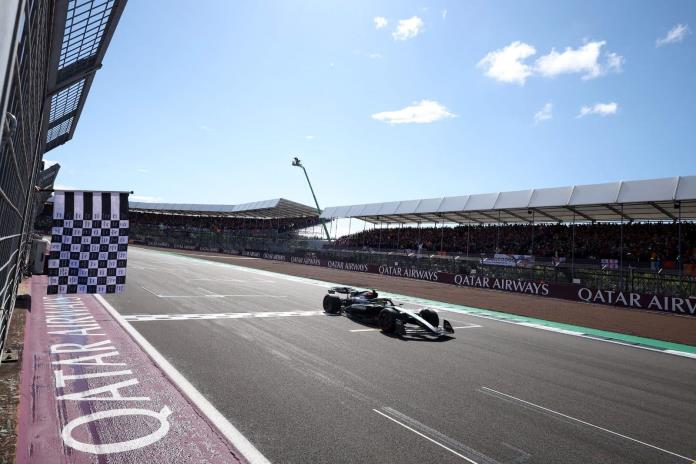 Sorpresivo triunfo de Lewis Hamilton en Gran Bretaña e impone récord de 9 victorias en el circuito de Silverstone