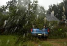 Fallecidos por Beryl suben a ocho y el huracán golpea Texas