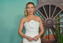 Scarlett Johansson defiende la vigencia del sueño americano en Fly me to the moon