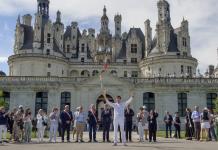 El relevo de la llama llega a París para elevar la fiebre olímpica