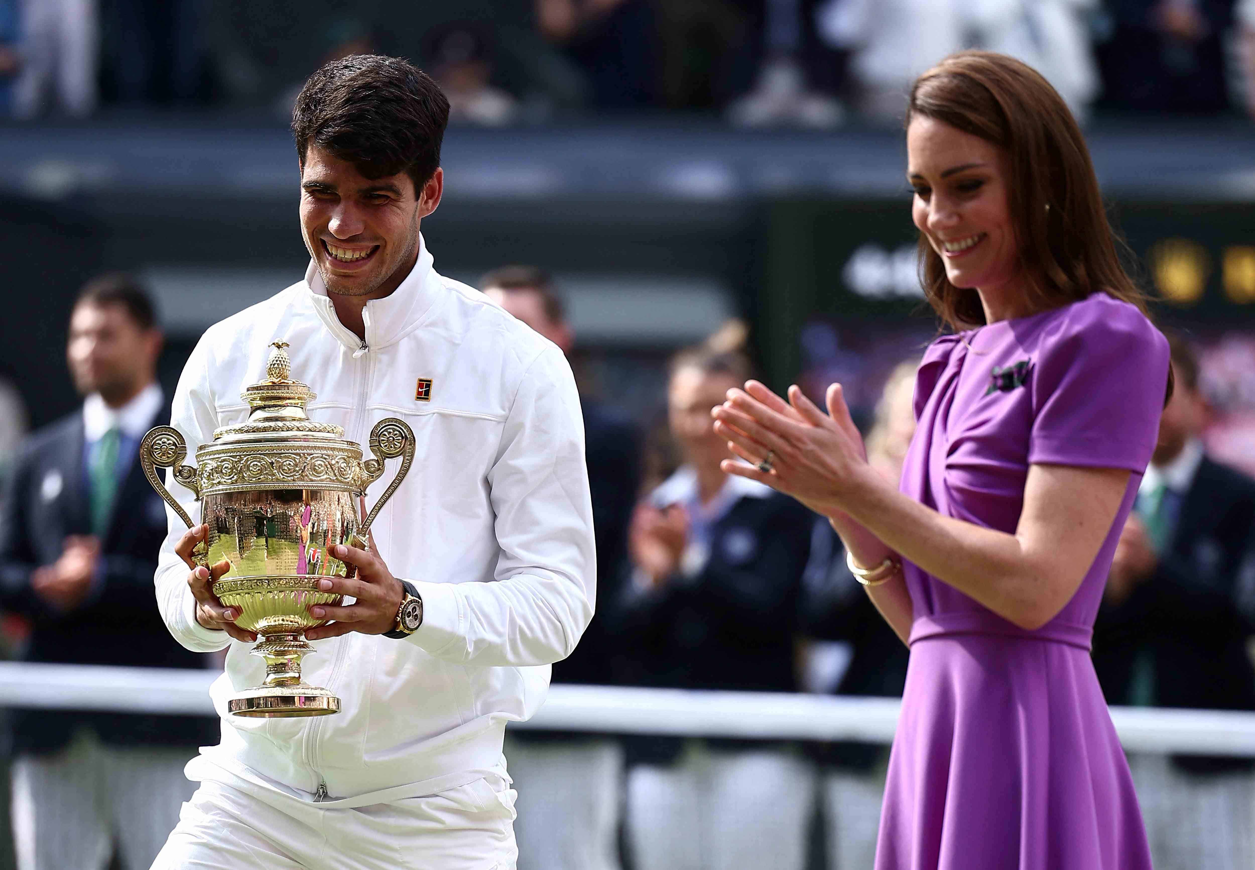 Alcaraz barre a Djokovic y gana su segundo título de Wimbledon