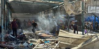 Israel continúa atacando zonas humanitarias de Gaza mientras mediadores buscan una tregua