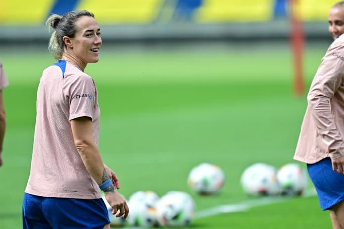 Lucy Bronze deja el Barcelona y ficha por el Chelsea