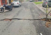 El Siapa repara fuga de agua... y hereda socavón en Rancho Nuevo