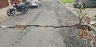 El Siapa repara fuga de agua... y hereda socavón en Rancho Nuevo