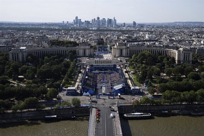 La magia del estadio de la Torre Eiffel no hechiza a los vecinos locales