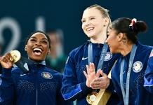 Simone Biles conduce a EEUU al oro por equipos en gimnasia de París-2024