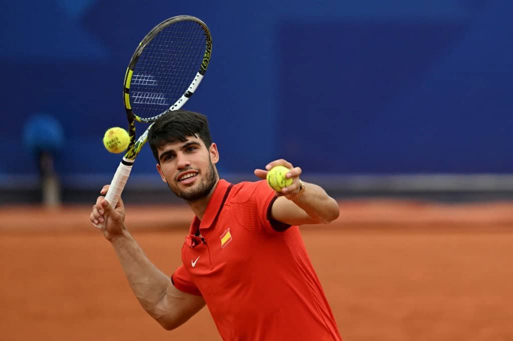 Djokovic y Alcaraz avanzan a cuartos de final del tenis de París-2024