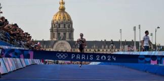 La francesa Beaugrand gana el triatlón femenino, primera prueba olímpica en el Sena