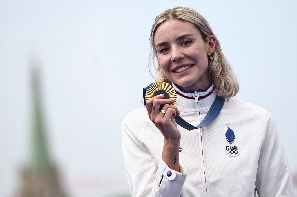 La francesa Beaugrand gana el triatlón femenino, primera prueba olímpica en el Sena