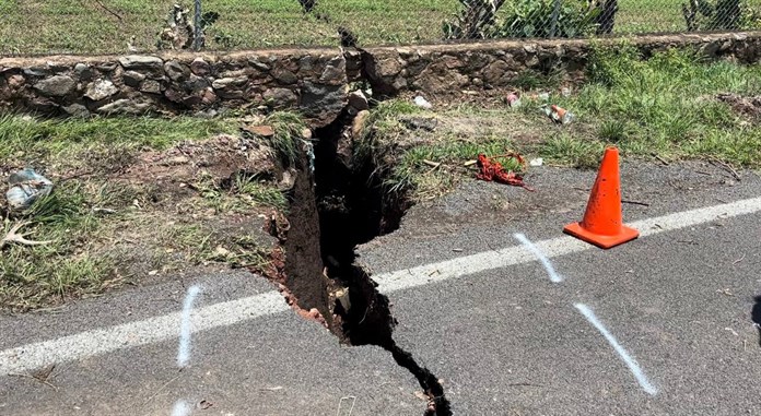 Se abre grieta sobre carretera a Cuyacapan, delegación de Atoyac