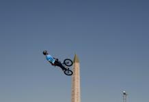 Cara a cara con el obelisco: el BMX visto por el fotógrafo de AFP Jeff Pachoud en los JJ OO