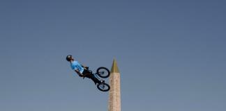 Cara a cara con el obelisco: el BMX visto por el fotógrafo de AFP Jeff Pachoud en los JJ OO