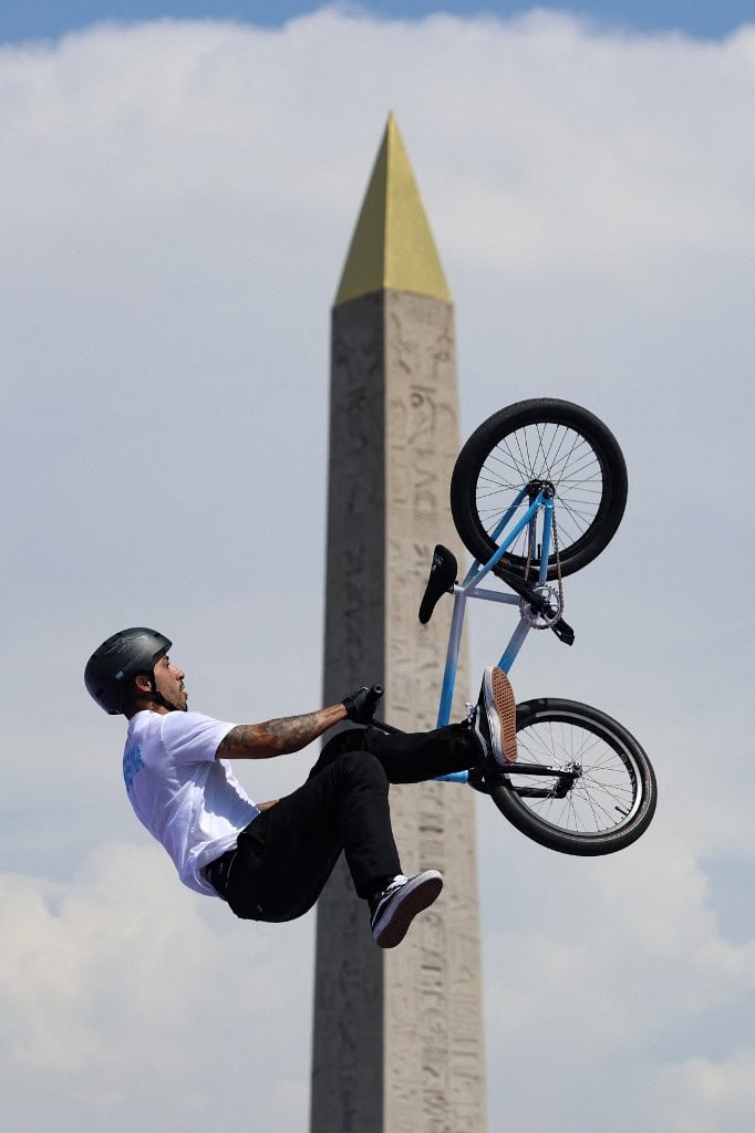 Cara a cara con el obelisco: el BMX visto por el fotógrafo de AFP Jeff Pachoud en los JJ OO