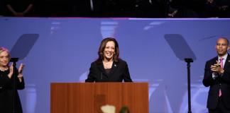 Kamala Harris consigue los votos para ser candidata demócrata en presidenciales de EEUU