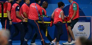 Evacuada a una nadadora eslovaca de la piscina de París con respiración asistida