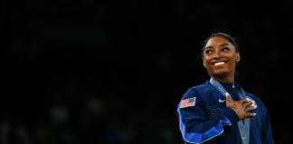 Simone Biles gana el oro en salto, su tercero en París-2024, seguida de Rebeca Andrade