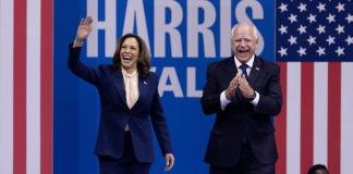 Vuelve la esperanza entre los demócratas en el primer mitin de Kamala Harris y Tim Walz