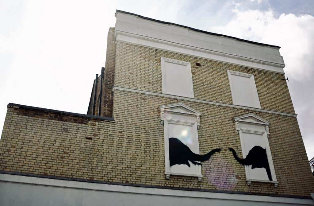 Banksy sorprende en Londres con sucesivos grafitis de animales