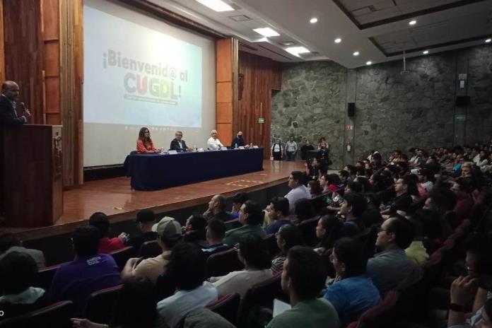 El CUGuadalajara inicia nueva etapa; recibe a 600 alumnos en carreras de innovación