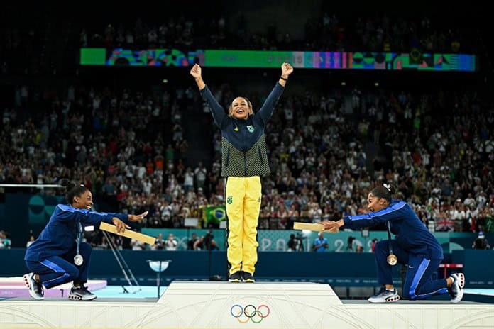 Hazaña de la gimnasta brasileña Rebeca Andrade inspira a las niñas en su ciudad natal