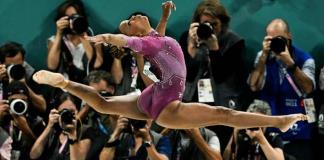 Hazaña de la gimnasta brasileña Rebeca Andrade inspira a las niñas en su ciudad natal