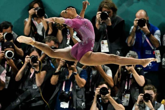 Hazaña de la gimnasta brasileña Rebeca Andrade inspira a las niñas en su ciudad natal