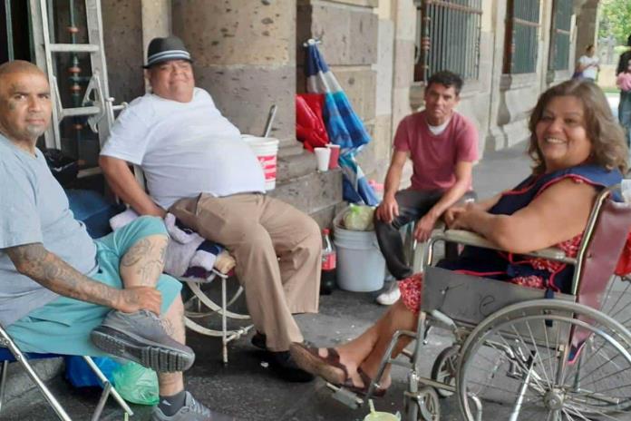 Ambulantes no retiraron el plantón frente a la presidencia; lo harán hasta tener permisos en la mano