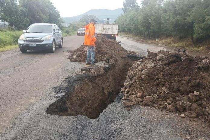 Registran dos socavones en Zapotlán. Podrían tener relación con la falla geológica