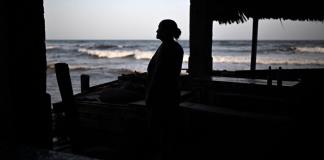 Megaproyectos inmobiliarios acosan a familias pobres en playas de El Salvador