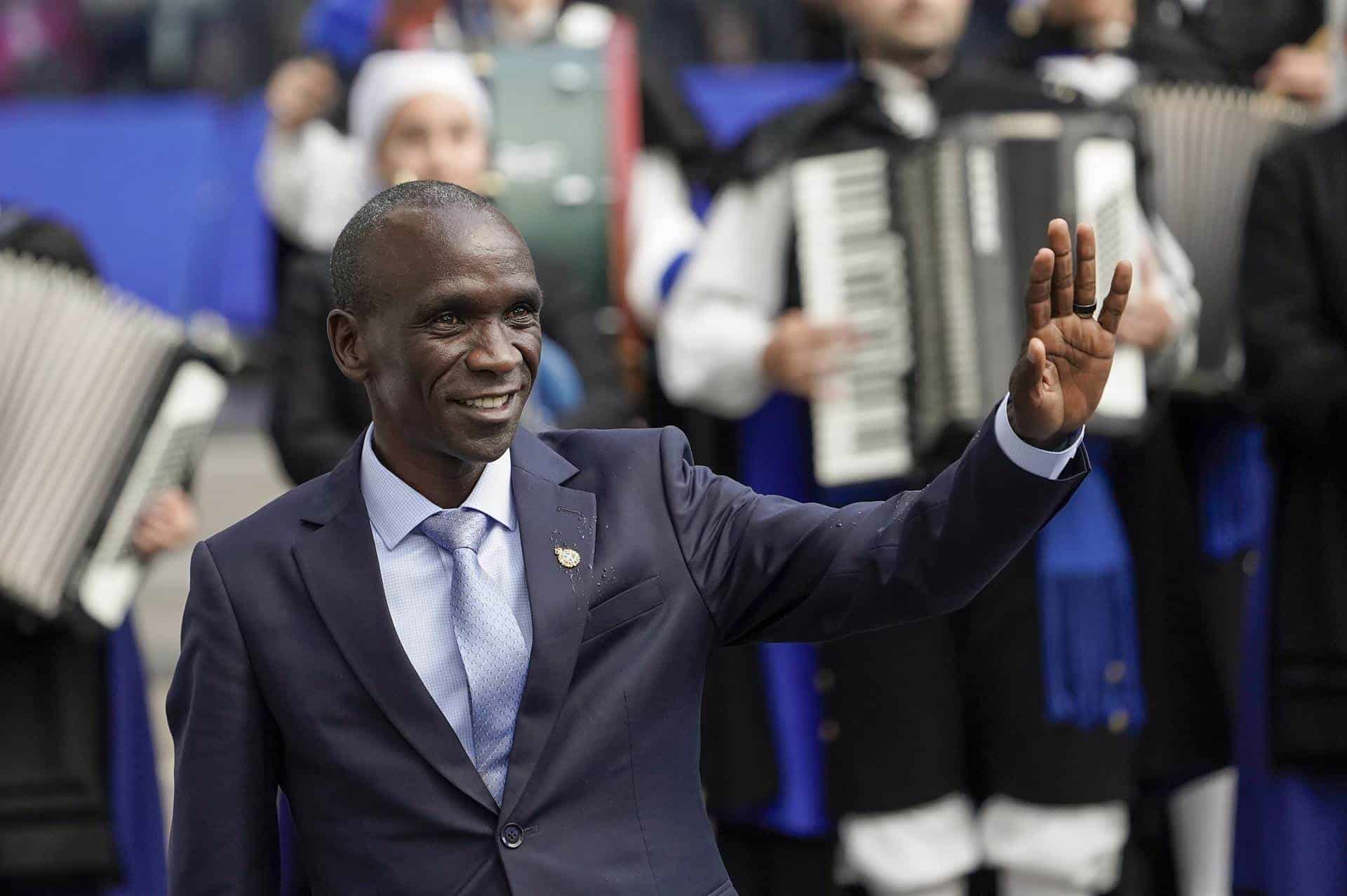 La atleta keniana Faith Kipyegon busca bajar de los cuatro minutos en la milla
