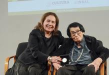 La escultora María Lagunes, de 102 años, recibe Medalla de Oro Bellas Artes en México